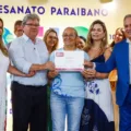 João Azevêdo participa de assinaturas de concessão de microcrédito a artesãos no Salão do Artesanato Paraibano