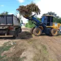 Prefeitura de Patos intensifica limpeza em praças, cemitérios, terrenos baldios e canais