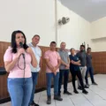 Michelle e Paulinho começam primeiro dia de gestão ao lado dos agentes de limpeza pública em Lagoa Seca