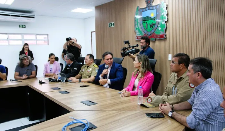 Reunião no Centro Integrado de Comando e Controle de João Pessoa define estratégias para a segurança no Folia de Rua 2025