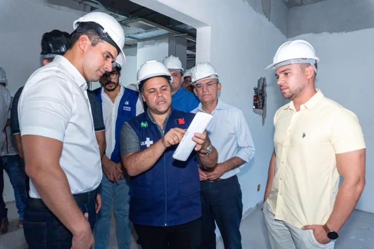 Vice-governador Lucas Ribeiro inspeciona obras e prestigia tradicional Festa da Luz, em Guarabira