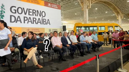 Adriano não comparece a entrega de ônibus feita pelo governador e aliados revelam insatisfação com lançamento de Lucas para 2026