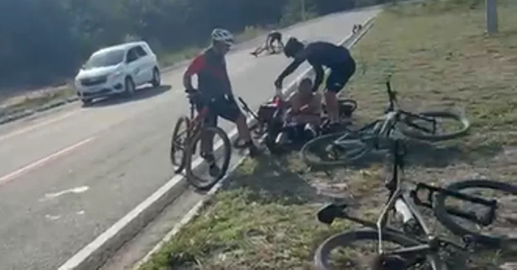 Ciclistas ameaçam bloquear PB-008 após morte de colega; motorista fugiu