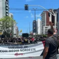 PARTICIPAÇÃO CONTRADITÓRIA: Secretário de Campina Grande, Sargento Neto lidera protesto de policiais por reajuste salarial