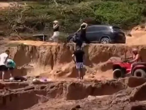 Mulheres ficam feridas em acidente com quadriciclo na praia de Pipa