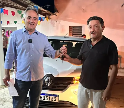 Com emenda de Luciano Cartaxo, comunidade rural Carnaubinha adquire um carro novo e tem garantida a compra de um trator