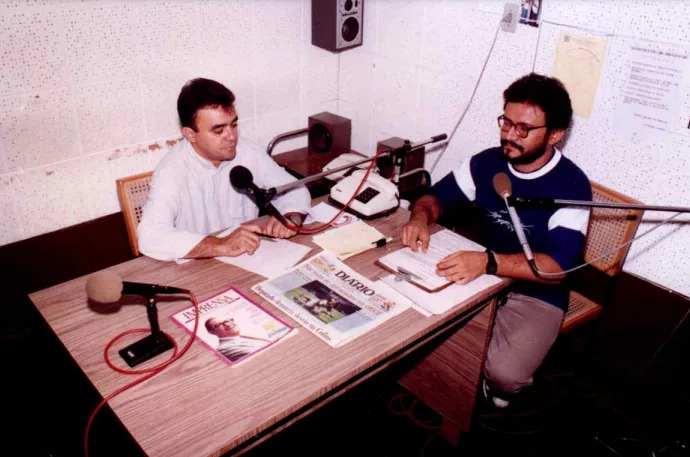 Gutemberg Cardoso e Marcus Rodrigues apresentando o programa Boca Quente