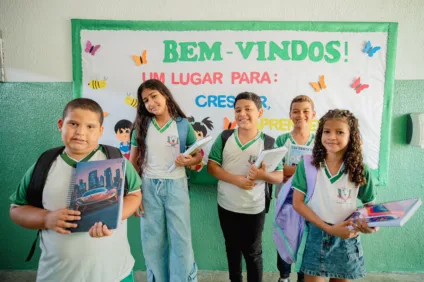 Prefeitura de Santa Rita inicia ano letivo de 2025 com entrega de kits escolares e reforço nas ações da Caravana da Educação