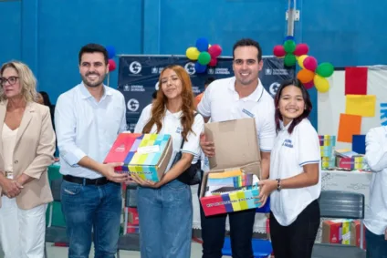 Vice-governador Lucas Ribeiro entrega kits escolares e fardamentos a alunos da rede estadual em Campina Grande