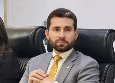 Deputado Michel Henrique propõe instalação de sinalização tátil para acessibilidade na ALPB