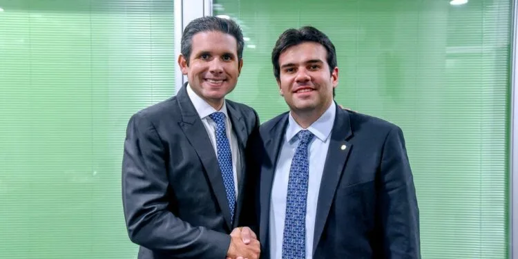 Em Brasília, Eduardo Carneiro é recebido por Hugo Mota para tratar temas de interesse da Paraíba