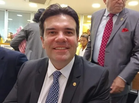 Durante sessão que marcou abertura dos trabalhos na ALPB, Eduardo Carneiro assume a 2ª Secretaria