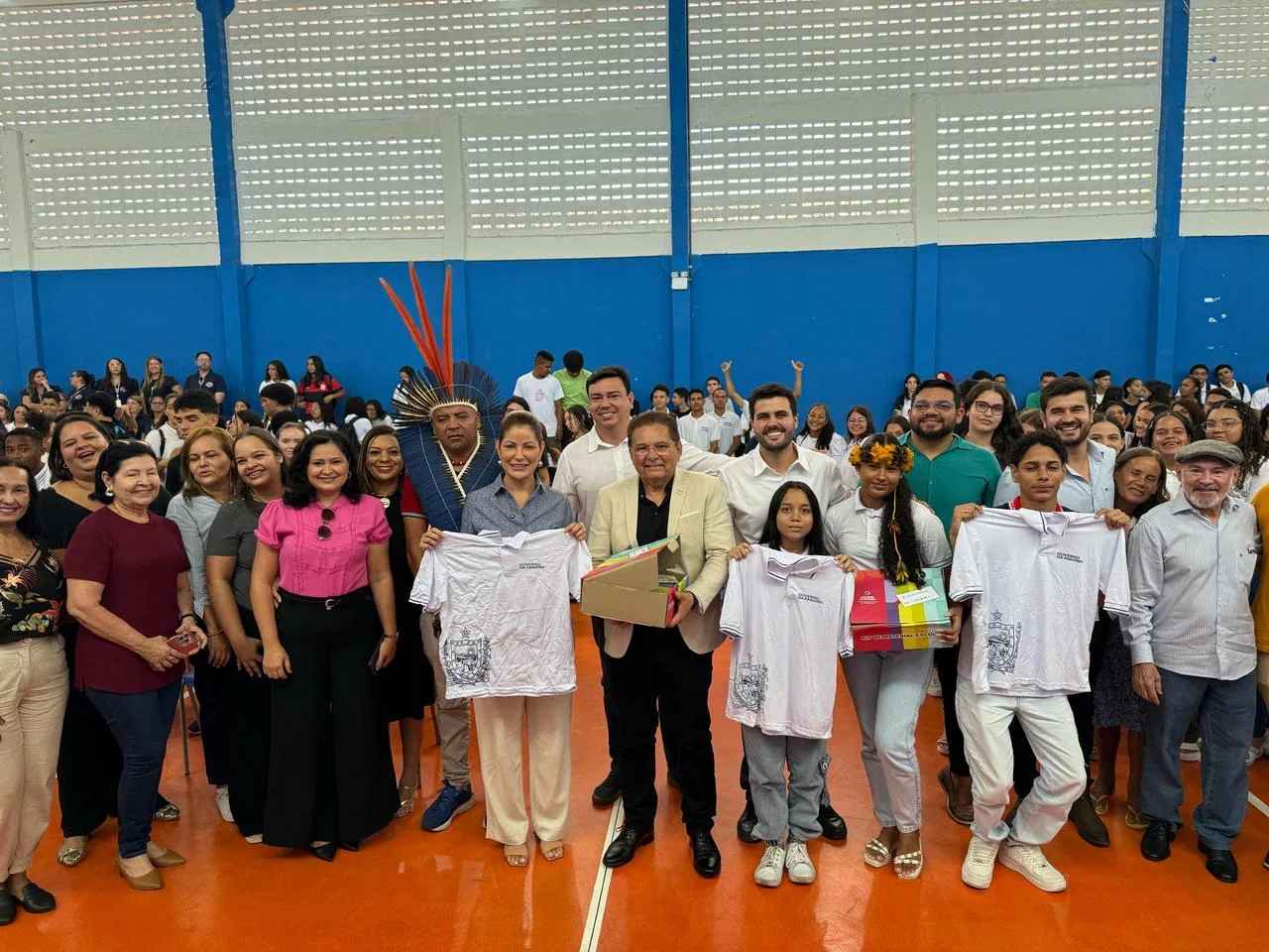 Deputada Danielle do Vale participa da entrega de fardamentos e kits escolares em Mamanguape