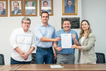 Lucas Ribeiro oficializa apoio do Governo do Estado ao comércio e inspeciona reforma da 1ª Ciretran em Campina Grande