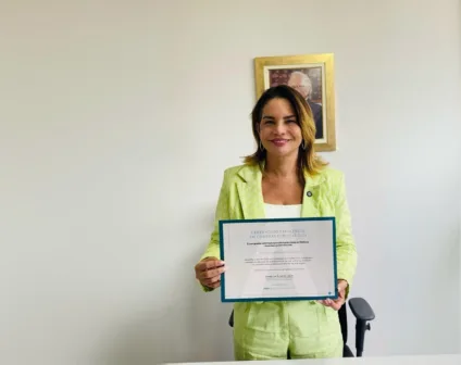 Karla Pimentel recebe Certificado de Excelência em Contas Públicas; veja vídeo