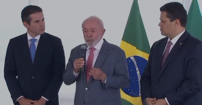 Hugo Motta e Alcolumbre são recebidos por Lula e presidente destaca a importância da harmonia entre os poderes; assista