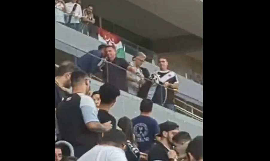 ‘Uh, vai ser preso’: vascaínos provocam Bolsonaro em estádio; veja vídeo