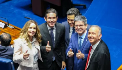 Hugo, Daniella e Aguinaldo se encontram pouco antes das votações para Senado e Câmara