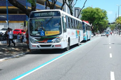 Faixa exclusiva de ônibus