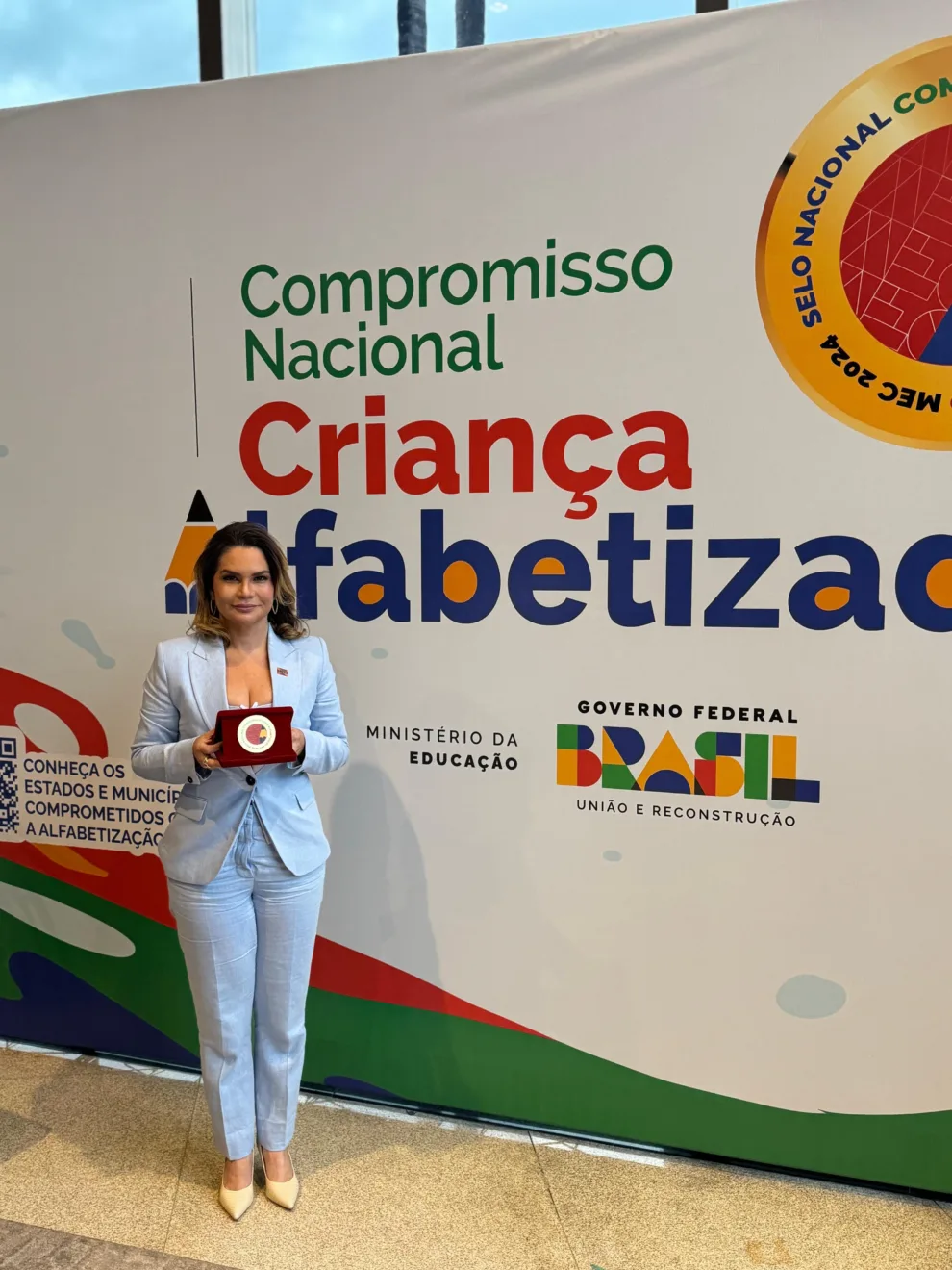 Conde recebe Selo Ouro Nacional de Compromisso com a Alfabetização do MEC