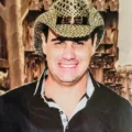 TRAGÉDIA: Cantor sertanejo morre aos 46 anos após ser prensado por ônibus