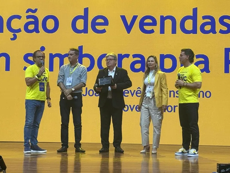 Em São Paulo, João Azevêdo recebe homenagem durante evento da CVC em reconhecimento aos investimentos no turismo