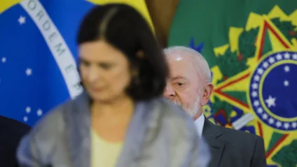 Presidente Luiz Inácio Lula da Silva, ministra Nisia Trindade, vice-presidente Geraldo Alckmin durante a cerimônia de assinatura de parcerias para fortalecimento da produção e inovação de vacinas e biofármacos. | Sérgio Lima/Poder360 - 25.fev.2025