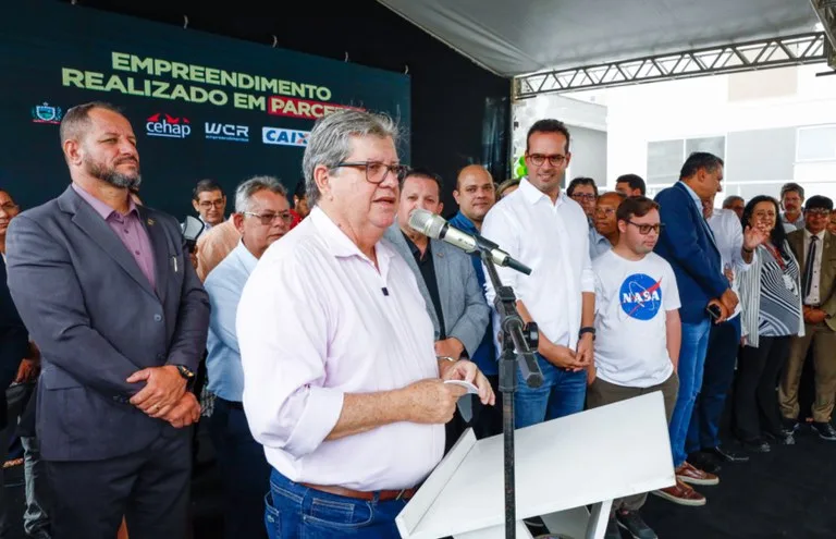 João Azevêdo entrega residencial em Campina Grande e garante moradia digna e diversos equipamentos de lazer a 144 famílias