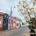 Avenida principal de Areia, no Brejo paraibano
