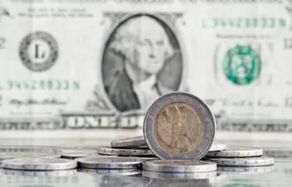 Dólar fecha em queda pela 12ª sessão consecutiva e bate R$ 5,77