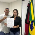 Prefeita Karla Pimentel transmite cargo interinamente para Roga Cabral para discutir acordos internacionais