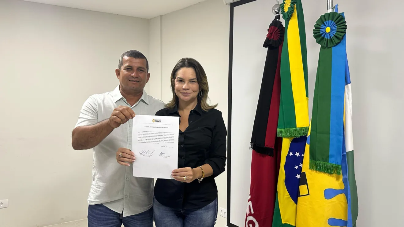 Prefeita Karla Pimentel transmite cargo interinamente para Roga Cabral para discutir acordos internacionais