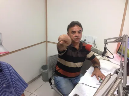 Em visita aos estúdios da Difusora Radio Cajazeiras em 2013