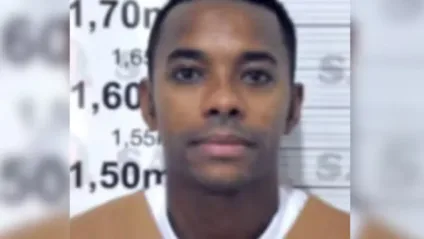 Robinho completa 1 ano preso por estupro com bom comportamento e recurso adiado