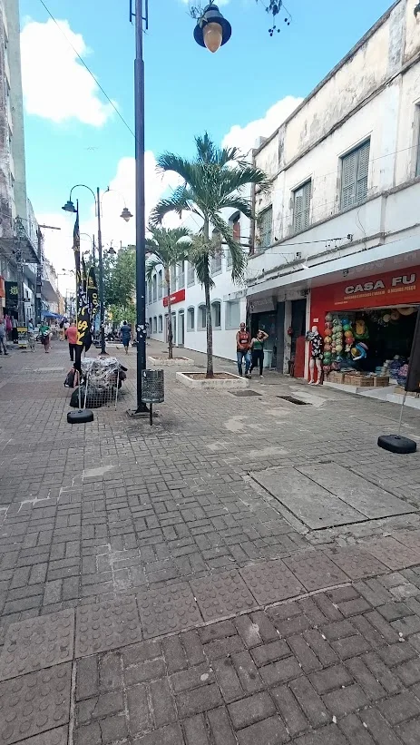 Foto da Duque de Caxias, no trecho entre a Misericórdia e o Ponto de Cem Reis.