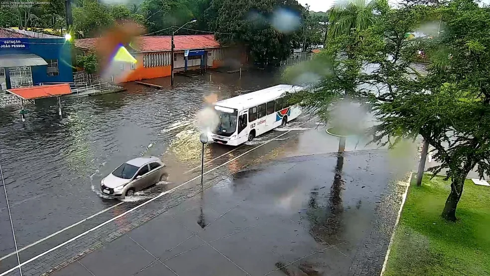 Inmet emite alerta para chuvas fortes e ventos intensos em João Pessoa e mais 120 cidades da Paraíba