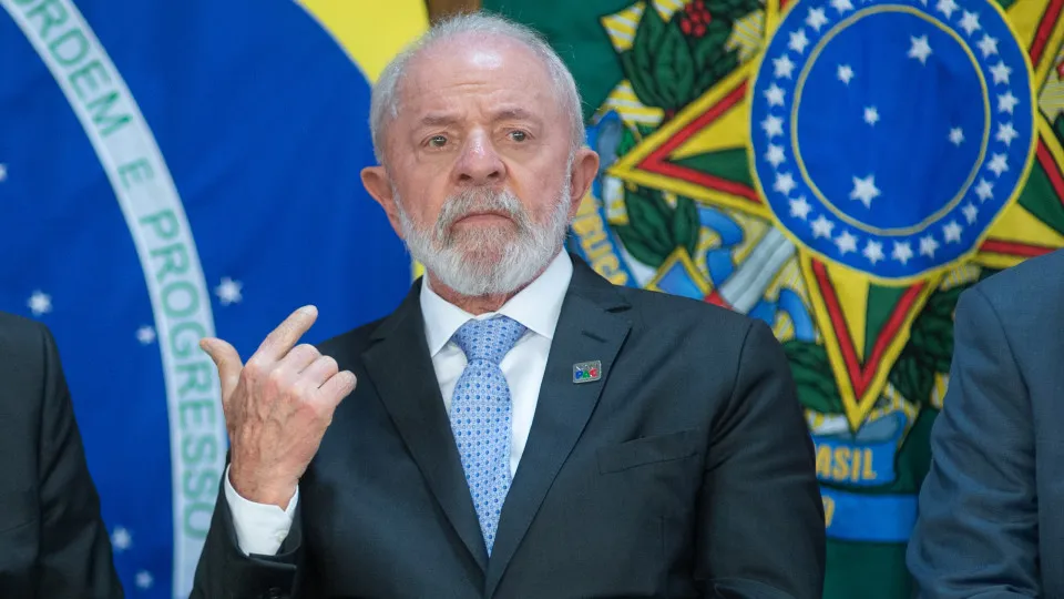 Lula manda indireta pra Trump e revela: 'Não adianta ficar gritando, aprendi a não ter medo de cara feia'