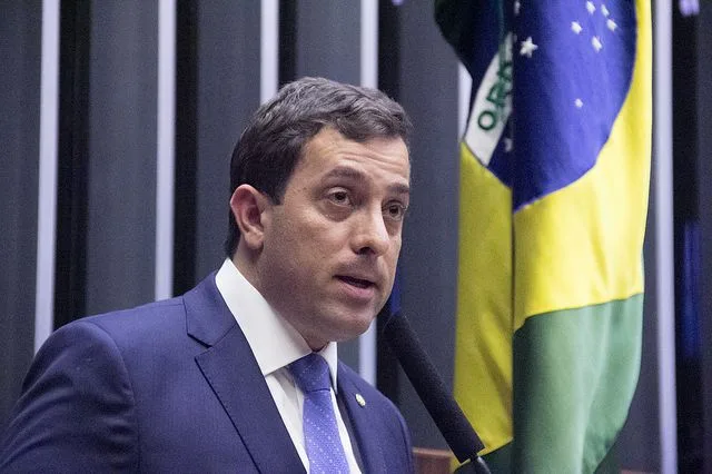 Deputado Gervásio Maia alerta que criminosos estão usando sua imagem para aplicar golpe pelo WhatsApp