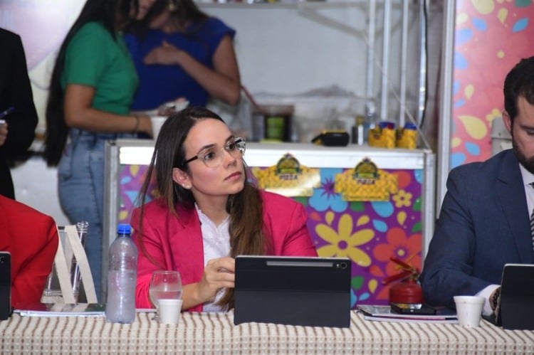 Primeira-dama participa de sessão itinerante da ALPB e apresenta Salão do Artesanato a mulheres de associações da justiça