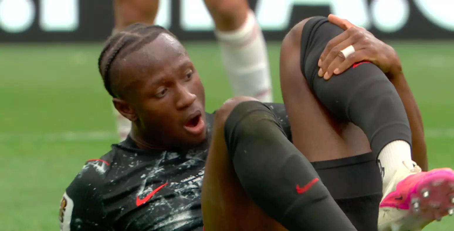 Jogador do Canadá sofre grave lesão e quebra a perna em jogo contra o Catar na Copa do Mundo