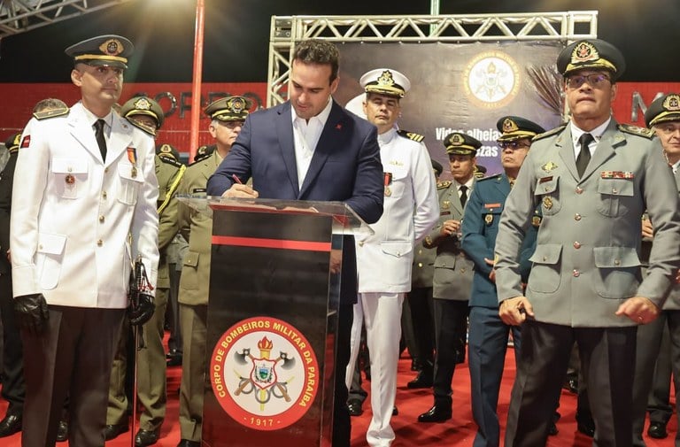 Lucas Ribeiro autoriza convocação de mais PMs e Bombeiros durante formatura de oficiais
