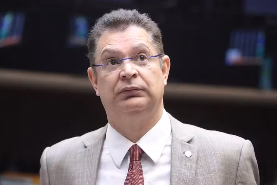 PF mira líder do PL na Câmara em investigação sobre suposto desvio de recursos públicos